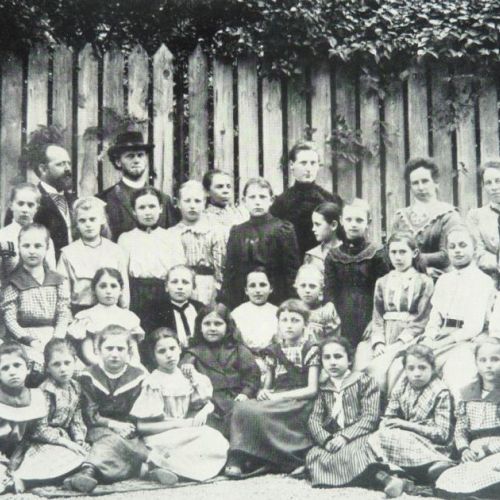 Lehrkräfte und Schülerinnen 1910